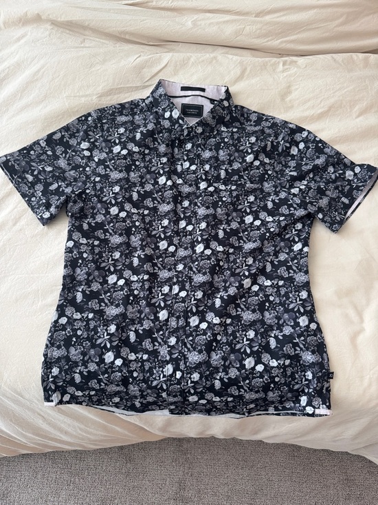 Other - Men's Short Sleeve Floral Button-Down Shirt - Black/White